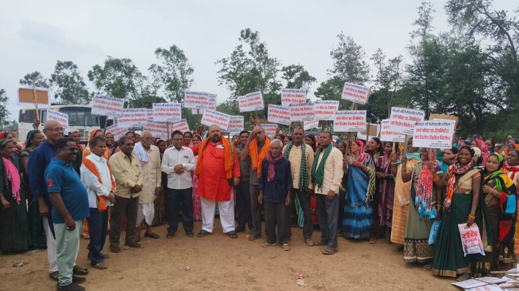 ग्राम लखना का जनसुनवाई सांकरा में कंपनी नही लगेगा , एक भी व्यक्ति कम्पनी लगाने के पक्ष में नहीं।। ग्रामिण्डो का एकतरफा विरोध,,,, Img 20250622 Wa00273247351449783628076 1024x576