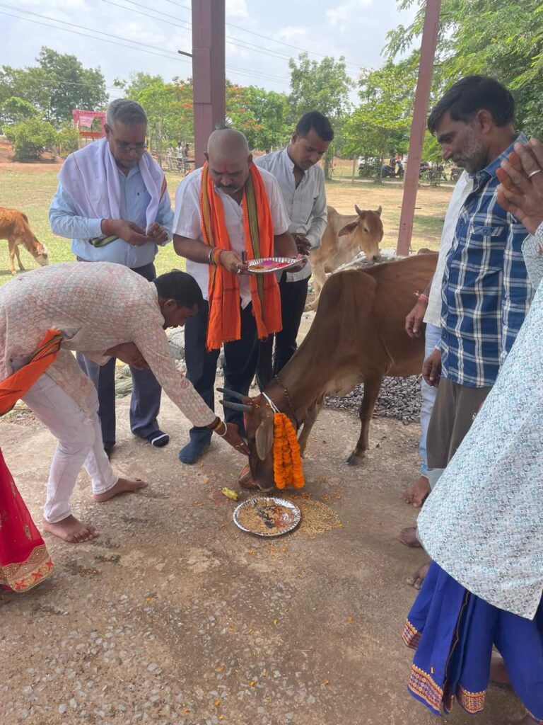 बाबा बैदनाथ इस्पात लिमिटेड उद्योग ने ग्राम पंचायत गैतरा ताराशिव के गौठान को लिया गोद 10 लाख की लागत से किया शेड निर्माण Img 20250603 Wa00202554452054159650329 768x10246656793853280588232 1