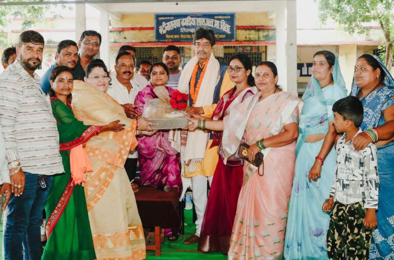 नगर पालिका तिल्दा नेवरा के सफाई मित्रो का किया गया सम्मान,नगर पालिका सभापति रानी सौरभ जैन की सराहनीय पहल Img 20250714 Wa00076439869540752581245 768x5076425149239327219229 1