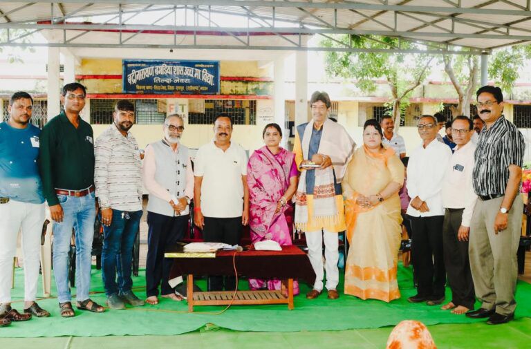 नगर पालिका तिल्दा नेवरा के सफाई मित्रो का किया गया सम्मान,नगर पालिका सभापति रानी सौरभ जैन की सराहनीय पहल Img 20250714 Wa00101369016869455553096 768x5052019385991297830908 1