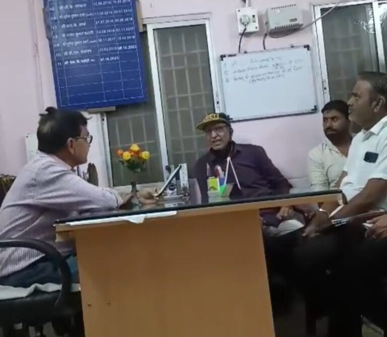 तिल्दा नेवरा के कार्मल पब्लिक स्कूल की फीस व किताब विवाद पर जांच तेज,31जुलाई को पहुंचेगी तीन सदस्यीय शिक्षा विभाग की टीम Img 20250729 Wa0098 768x6698700676515848030143 1