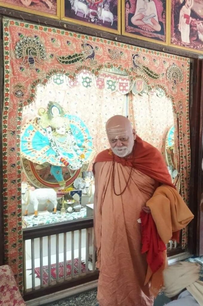 Puri Shankaracharya Ji 🌺3090576216868555836 680x1024