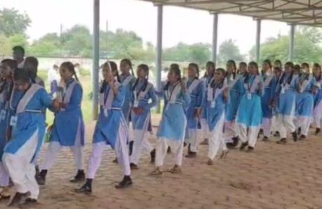 शासकीय उच्चतर माध्यमिक विद्यालय सासाहोली से "हर घर तिरंगा" अभियान के तहत स्कूली छात्रों द्वारा निकाली भव्य तिरंगा यात्रा , Image Editor Output Image676664888 17550943456329175306352085497507