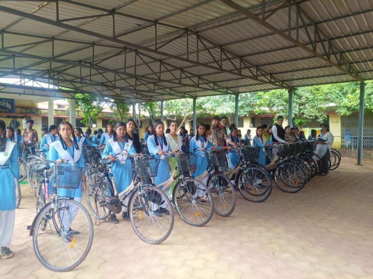 बद्रीनारायण बगड़िया शासकीय उच्चतर माध्यमिक विद्यालय नेवरा में कक्षा 9वीं की 55बालिकाओं को सरस्वती साइकिल योजना के तहत निःशुल्क साइकिलें प्रदान की गईं Img 20250821 Wa00987127964063263594940 768x5764705994657645295493 1