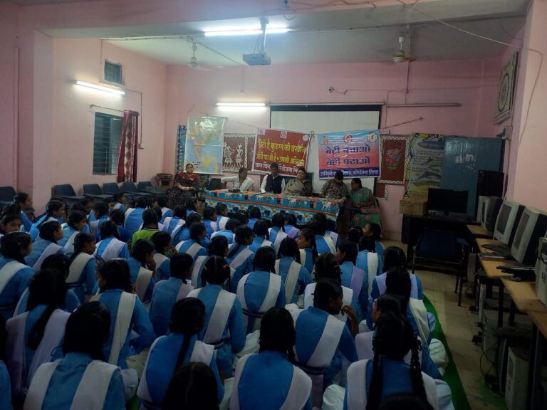महिला बाल विकास विभाग तिल्दा नेवरा के तत्वावधान में 9वीं,10वीं, 12वीं के बालिकाओं को गुड टच-बैड टच, पोषण और स्वास्थ्य के प्रति किया गया जागरूक Img 20250821 Wa01037406238913253744446 768x5764641141522101258941 1