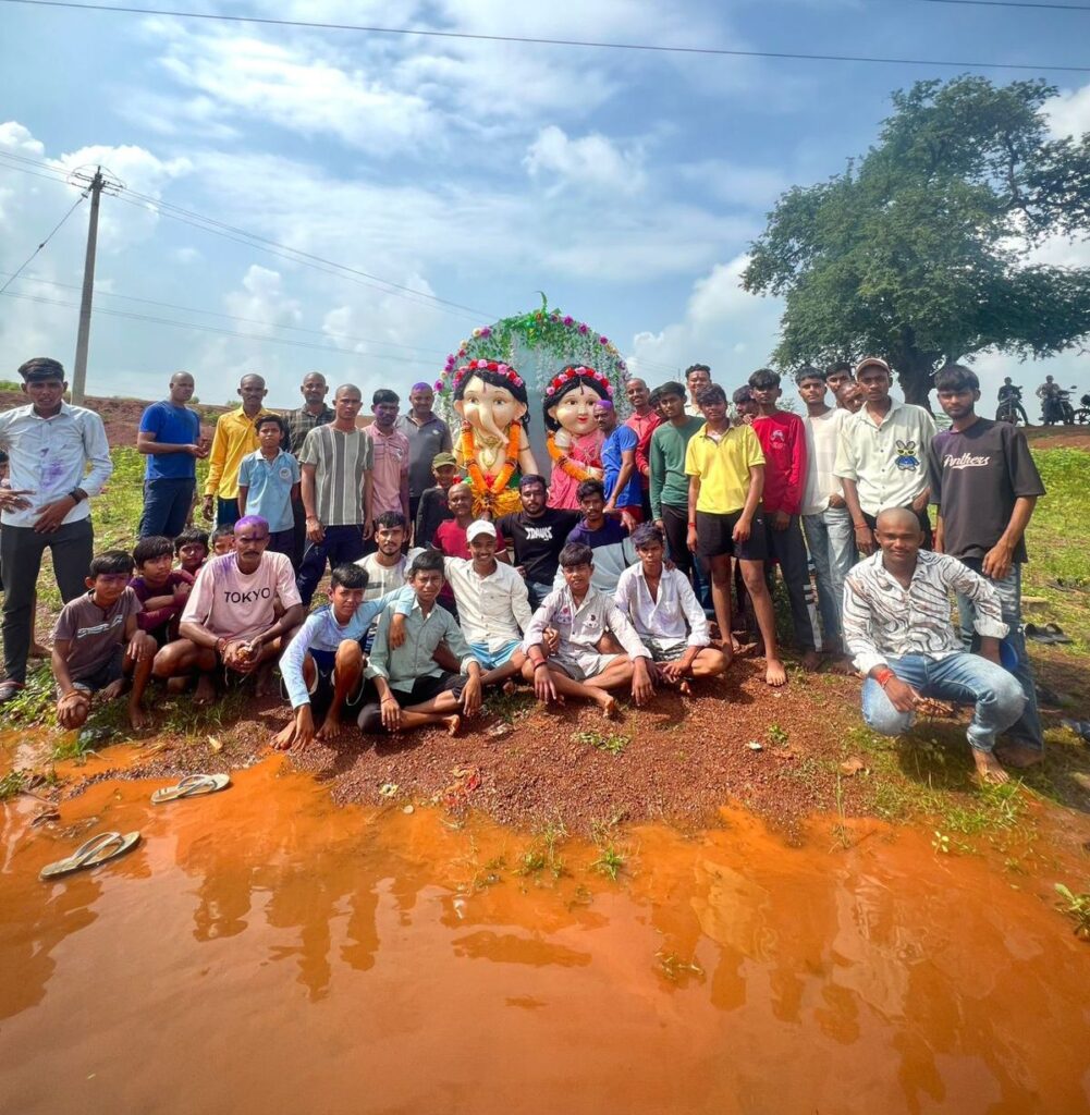 तिल्दा नेवरा; भव्य सेवा-कीर्तन के साथ बाल गणेश समिति गोवर्धन चौक, बिलाड़ी द्वारा किया गया गणपति विसर्जन Image Editor Output Image1147613755 17571816023395853178512563838090 1001x1024