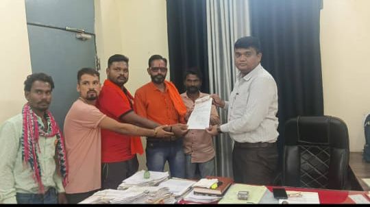 शिवसेना तिल्दा-नेवरा ने बिजली दरों और गंदगी के खिलाफ सौंपा ज्ञापन, जनहित के मुद्दों पर प्रशासन को घेरा Image Editor Output Image1179582998 1758266584296470424456175427546