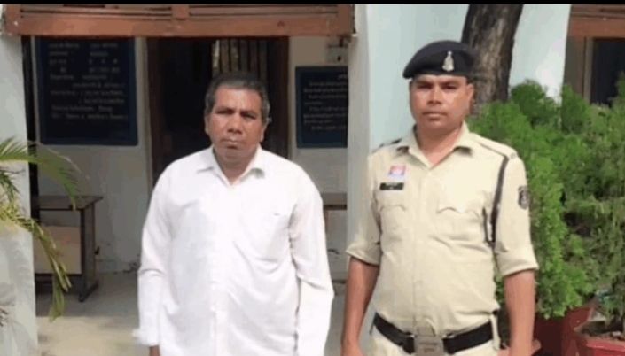 सिमगा विकासखंड के शासकीय पूर्व माध्यमिक विद्यालय कामता से एक दिल दहला देने वाली घटना, स्कूल के प्रधान पाठक द्वारा दो छात्राओं से शारीरिक शोषण, गांव में आक्रोश Image Editor Output Image493376898 17584794926544759786749188115385