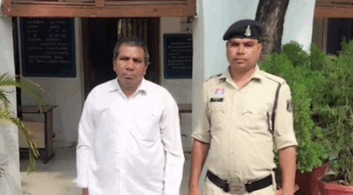 सिमगा विकासखंड के शासकीय पूर्व माध्यमिक विद्यालय कामता से एक दिल दहला देने वाली घटना, स्कूल के प्रधान पाठक द्वारा दो छात्राओं से शारीरिक शोषण, गांव में आक्रोश Image Editor Output Image493376898 17584800348825899018860913863704