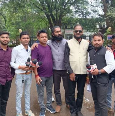 जशपुर: जनसंपर्क अधिकारी नूतन सिदार के खिलाफ पत्रकारों का फूटा आक्रोश ,एक दिवसीय धरना प्रदर्शन व ज्ञापन सौंपा गया Image Editor Output Image516125940 17576042219177237549754374403630