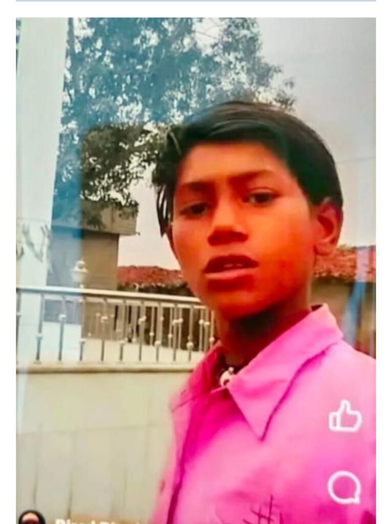 तिल्दा-नेवरा: 12 दिन से लापता किशोर का शव संदिग्ध हालत में मिला, हत्या की आशंका से गांव में फैली सनसनी Img 20250906 Wa0089903393134391029565 766x1024