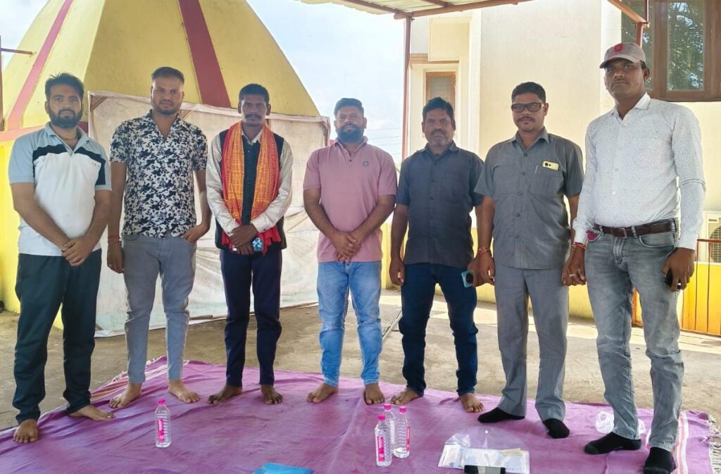 छत्तीसगढ़ प्रेस क्लब तिल्दा-नेवरा की बैठक में उठी क्षेत्रीय समस्याएं, किसानों और आम जनता के मुद्दों पर गंभीर मंथन Img 20250907 Wa00436088215126527593375 1024x673