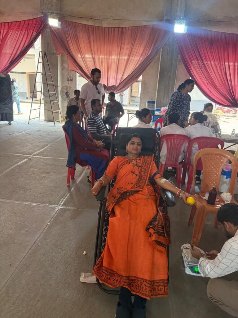 अग्रवाल समाज द्वारा विशाल रक्तदान एवं हेल्थ चेकअप कैम्प का सफल आयोजन Img 20250919 Wa00814611406447167808252 768x1024