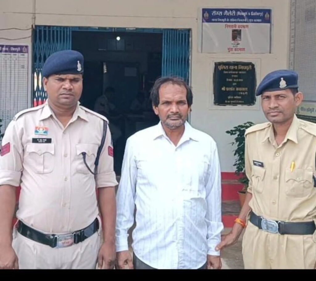 समाधान सेल की कार्रवाई: सट्टा पट्टी लिखते आरोपी तिरथराम चंदेल गिरफ्तार, नगद राशि व पर्ची बरामद Img 20250928 Wa01997081929787291059385 1024x910