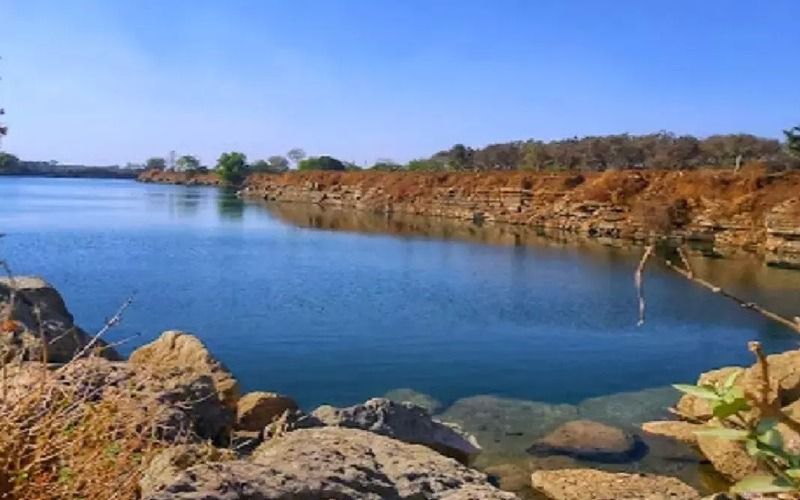 ब्लू वाटर में नहाने गए दो स्कूली छात्र डूबे, पुलिस और SDRF की टीम कर रही तलाश 20251031175113 Blue Water3492782095792921089