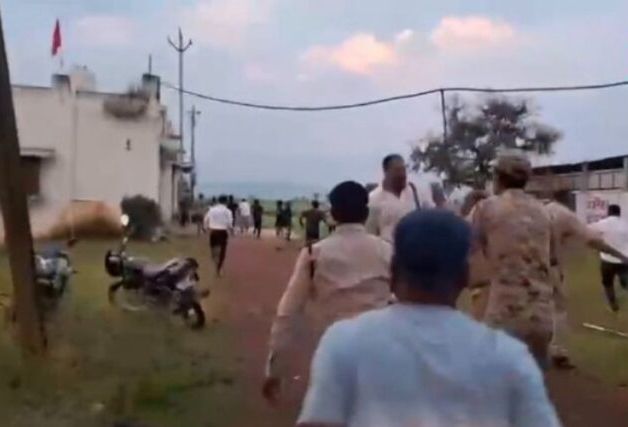 कवर्धा में भाजयुमो और कांग्रेस कार्यकर्ताओं के बीच विवाद,विडियो हुआ वायरल Image Editor Output Image 1465485233 17601902124871009930594774126652