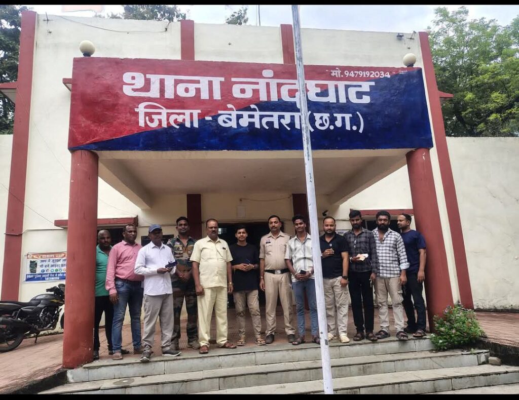 गुम मोबाइलों की वापसी से खिले चेहरोंं पर मुस्कान: CEIR पोर्टल के माध्यम से बेमेतरा पुलिस की सराहनीय पहल Img 20251006 Wa00414012947106413694572 1024x790