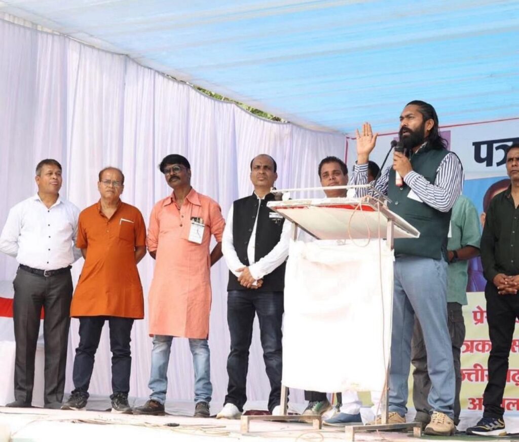 तेज़तर्रार पत्रकार कुमार जितेन्द्र बने प्रदेश संरक्षक,पत्रकार सुरक्षा सेवा समिति छत्तीसगढ़ ने सौंपी अहम जिम्मेदारी Img 20251021 Wa00345689102256876766672 1024x872