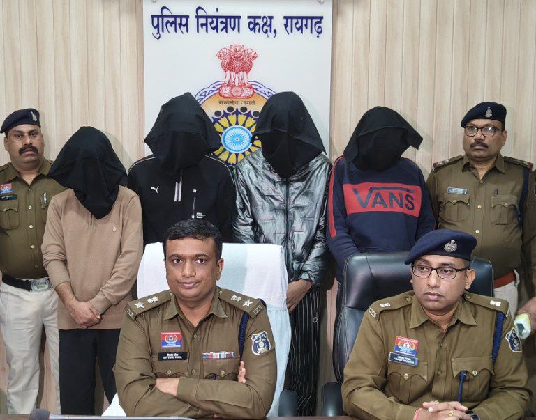 अंतरराष्ट्रीय ऑनलाइन ट्रेडिंग ठगी गैंग का भंडाफोड़, 4 आरोपी गिरफ्तार 1117144417050337922292051