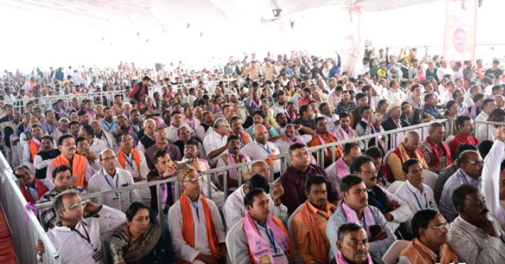 मुख्यमंत्री श्री विष्णुदेव साय रतनपुर पहुँचे ,कल्चुरी कलार समाज के महासम्मेलन में हुए शामिल ,100 बिस्तरों का अस्पताल और 1 करोड़ की लागत से सामुदायिक भवन बनाने की घोषणा Image Editor Output Image687604208 17627028508713996411100966224675