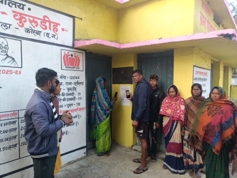 >क्यूआर कोड< से अब प्रधानमंत्री आवास योजना–ग्रामीण, की मिलेगी पूरी जानकारी Img 20251130 Wa0010 768x5762371254557239013404 1