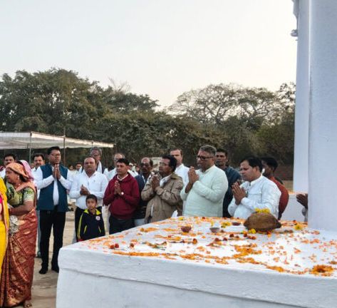 तिल्दा-नेवरा : बहेसर के जोगी कुआँ धाम में श्रद्धा और उल्लास के साथ मनाई गई बाबा गुरु घासीदास जी की 269वीं जयंती Image Editor Output Image 1261352306 17668750603794108764219868442009