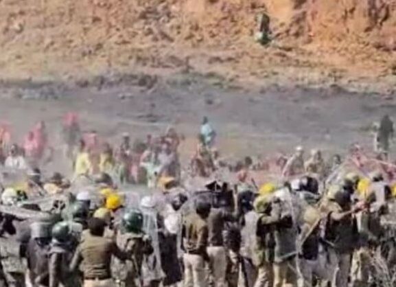 अम्बिकापुर: SECL की अमेरा खदान विस्तार को लेकर बवाल, ग्रामीण - पुलिस में भिड़ंत; कई पुलिसकर्मी व ग्रामीण घायल Image Editor Output Image 78847097 1764915085322772572488669855911