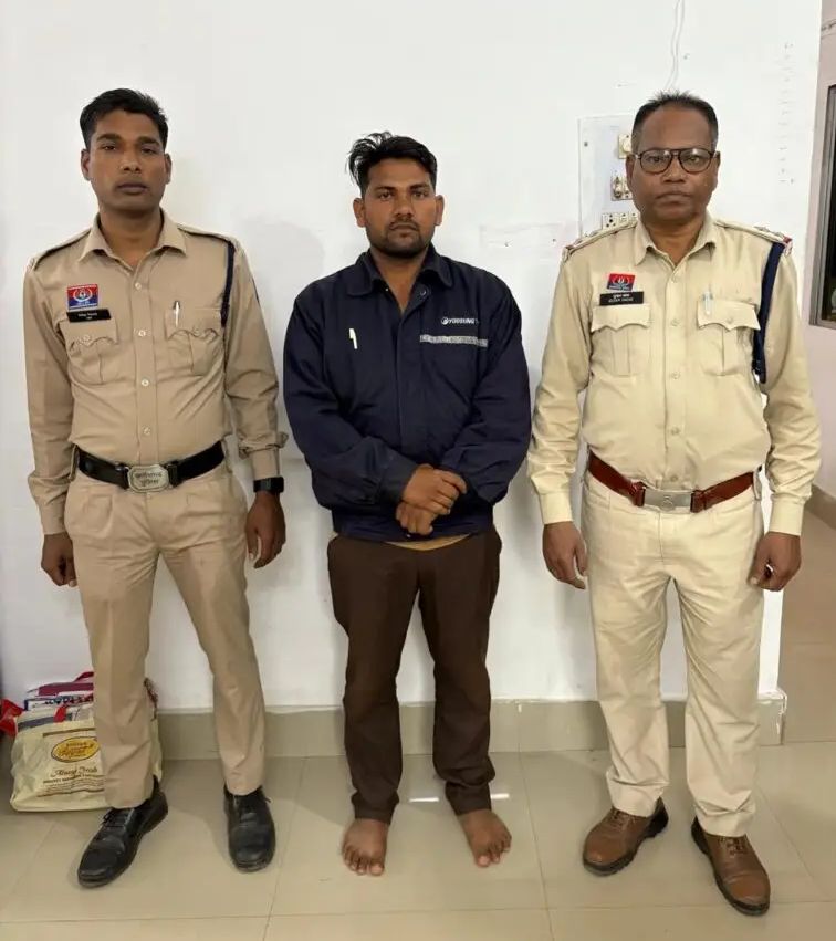 धान खरीदी में बड़ा घोटाला: 28.52 लाख की हेराफेरी, कंप्यूटर ऑपरेटर गिरफ्तार Image Editor Output Image1867301559 17658990988361006326867327646773