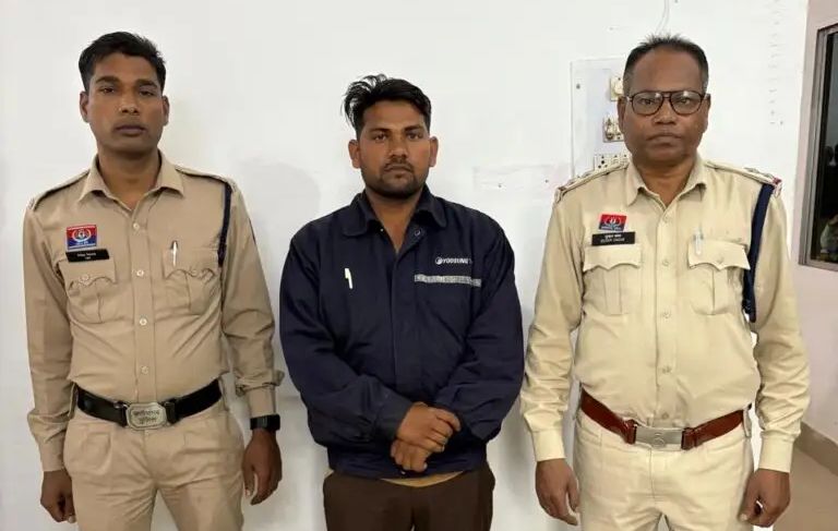 धान खरीदी में बड़ा घोटाला: 28.52 लाख की हेराफेरी, कंप्यूटर ऑपरेटर गिरफ्तार Image Editor Output Image1867301559 17658991495205499065528207518705