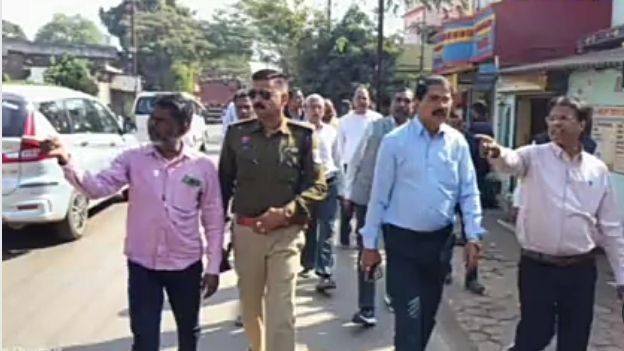 तिल्दा-नेवरा रेलवे फाटक के पास ओवरब्रिज–अंडरब्रिज निर्माण को लेकर अतिक्रमण हटाने की कार्रवाई तेज Image Editor Output Image802659979 17656241599784942948539721666521