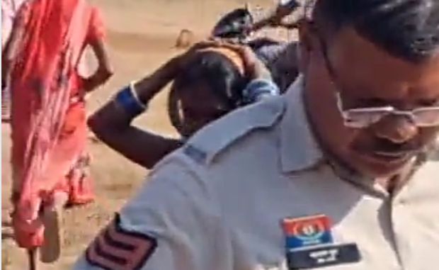 बलौदाबाजार: सिमगा ब्लाॅक के ग्राम पंचायत उड़ेला में चार माह का भ्रूण मिलने से मचा हड़कंप, हथबंद पुलिस ने मर्ग कायम कर शुरू की जांच Image Editor Output Image828576064 17654607523017556506210177499469