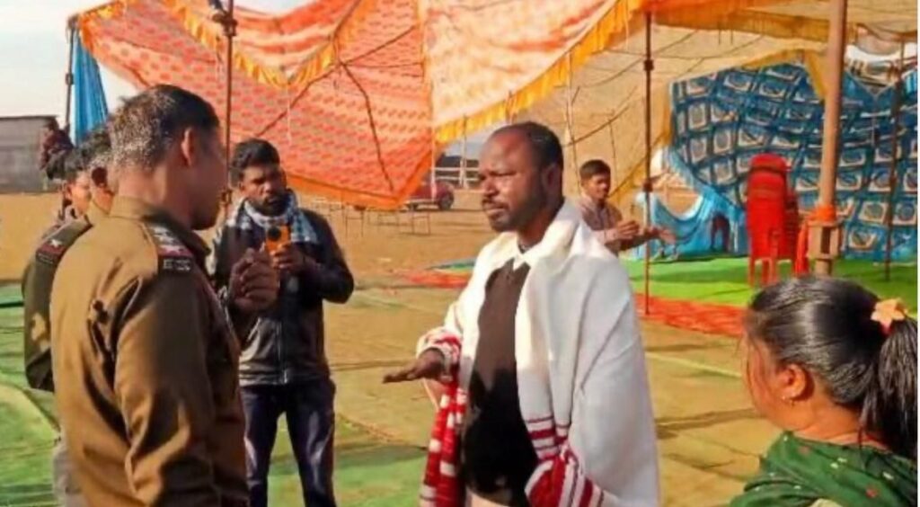 मैनपाट में बॉक्साइड खदान विस्तार पर बवाल: जनसुनवाई में उग्र विरोध, पंडाल उखाड़ा – ग्रामीणों ने प्रशासन पर लगाए गंभीर आरोप Img 20251201 Wa00164423883686426215022 1024x564