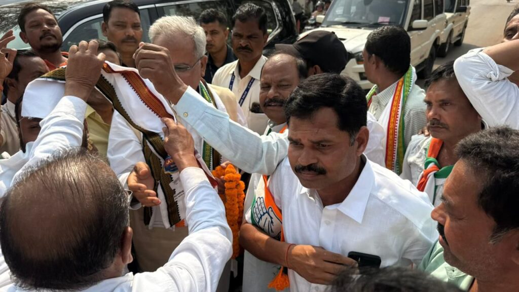 पूर्व मुख्यमंत्री भूपेश बघेल का ग्राम मांठ में ऐतिहासिक स्वागत, कांग्रेसियों में दिखी जबरदस्त एकजुटता Img 20260221 Wa00013337107167811188809 1024x576