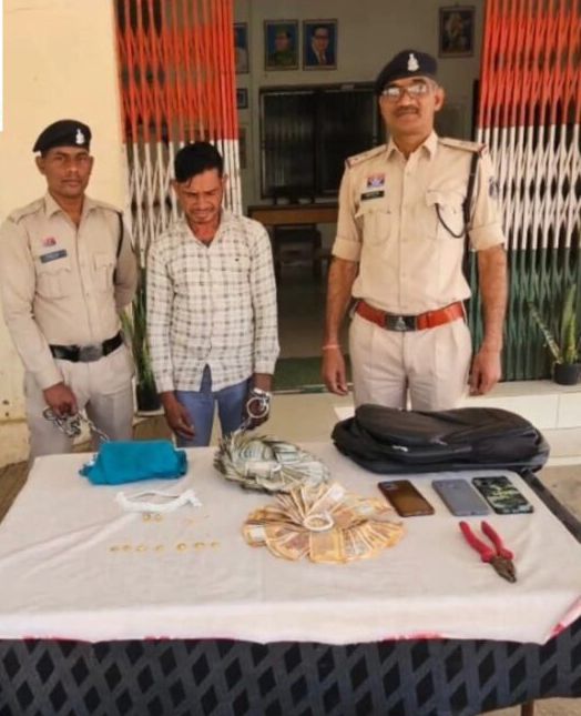 सुहेला हथबंद क्षेत्र में महिलाओं को निशाना बनाने वाला लुटेरा गिरफ्तार, 4 वारदातों का खुलासा Image Editor Output Image1325454459 1772686714557456209278995970621