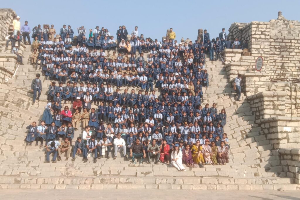 सिरपुर की ऐतिहासिक धरोहरों से रूबरू हुए विद्यार्थी: पीएम श्री प्रियदर्शिनी स्कूल का शैक्षणिक भ्रमण संपन्न Img 20260309 Wa0033580654215428293876 1024x684