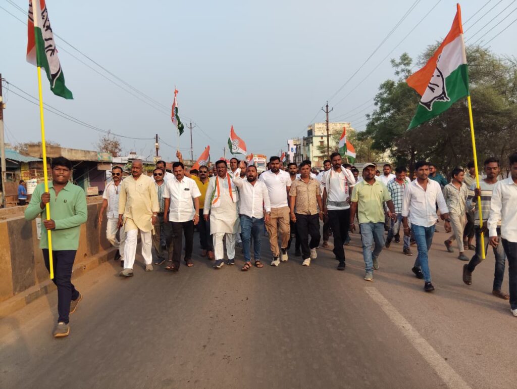 खरोरा में कांग्रेस का शक्ति प्रदर्शन: अफीम की खेती के विरोध में फूंका भाजपा नेता का पुतला, भूपेश बघेल का हुआ भव्य स्वागत Img 20260311 Wa00027342236338831254551 1024x770