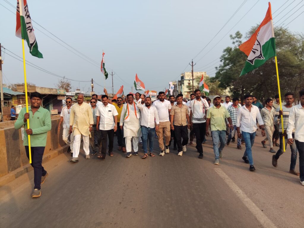 खरोरा में कांग्रेस का शक्ति प्रदर्शन: अफीम की खेती के विरोध में फूंका भाजपा नेता का पुतला, भूपेश बघेल का हुआ भव्य स्वागत Img 20260311 Wa00047533153621252152836 1024x771