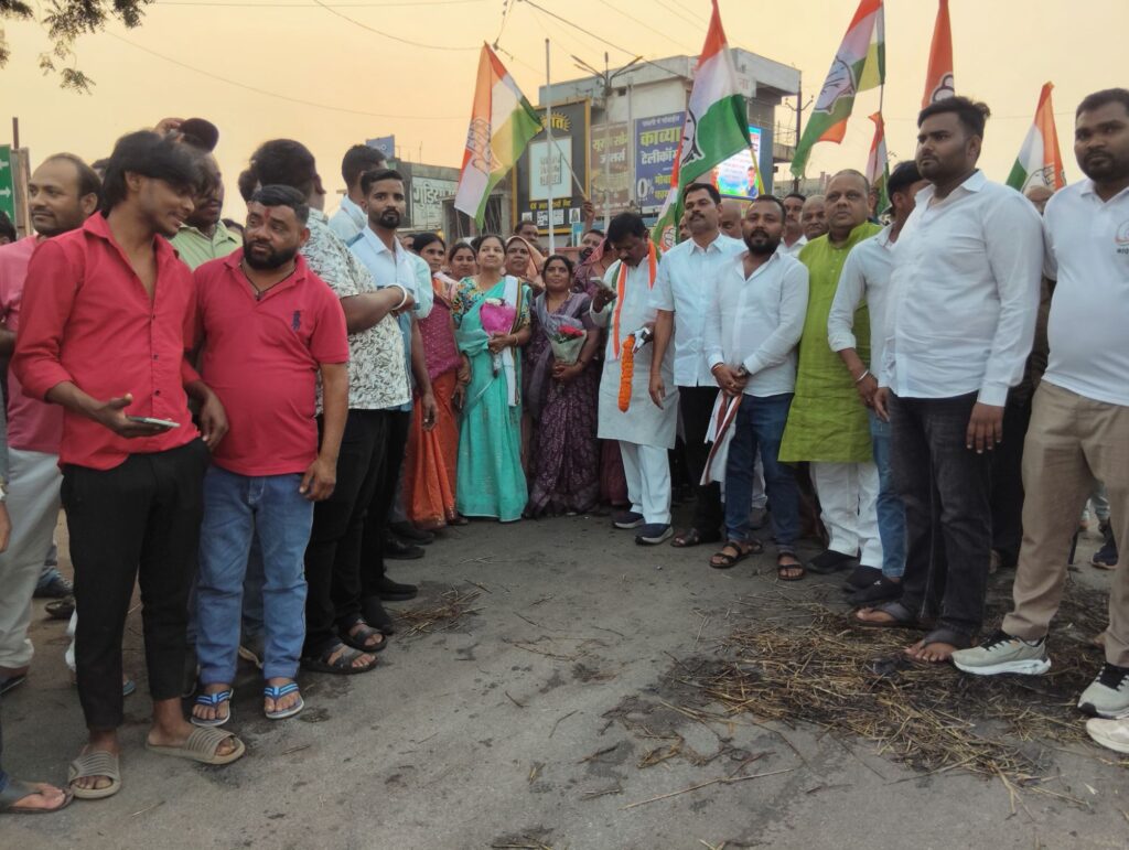 खरोरा में कांग्रेस का शक्ति प्रदर्शन: अफीम की खेती के विरोध में फूंका भाजपा नेता का पुतला, भूपेश बघेल का हुआ भव्य स्वागत Img 20260311 Wa00052469016768797455642 1024x771