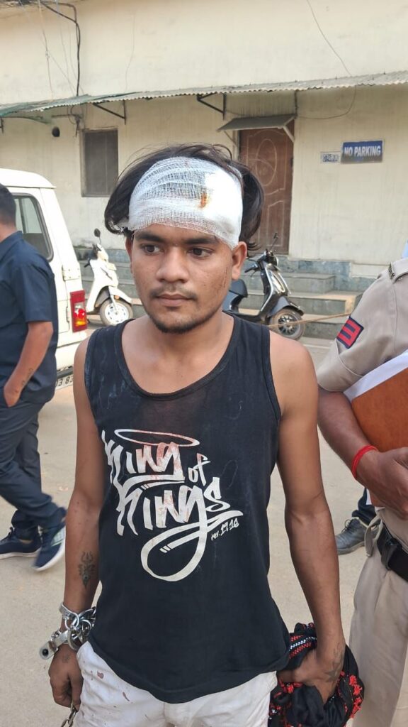 चाकू दिखाकर लूट की कोशिश,रात्रि गश्त के दौरान पुलिस की तत्परता से बची युवक की जान,पुलिस ने 3 किलोमीटर पीछा कर आरोपी को दबोचा Img 20260403 Wa00685819301828124440586 576x1024